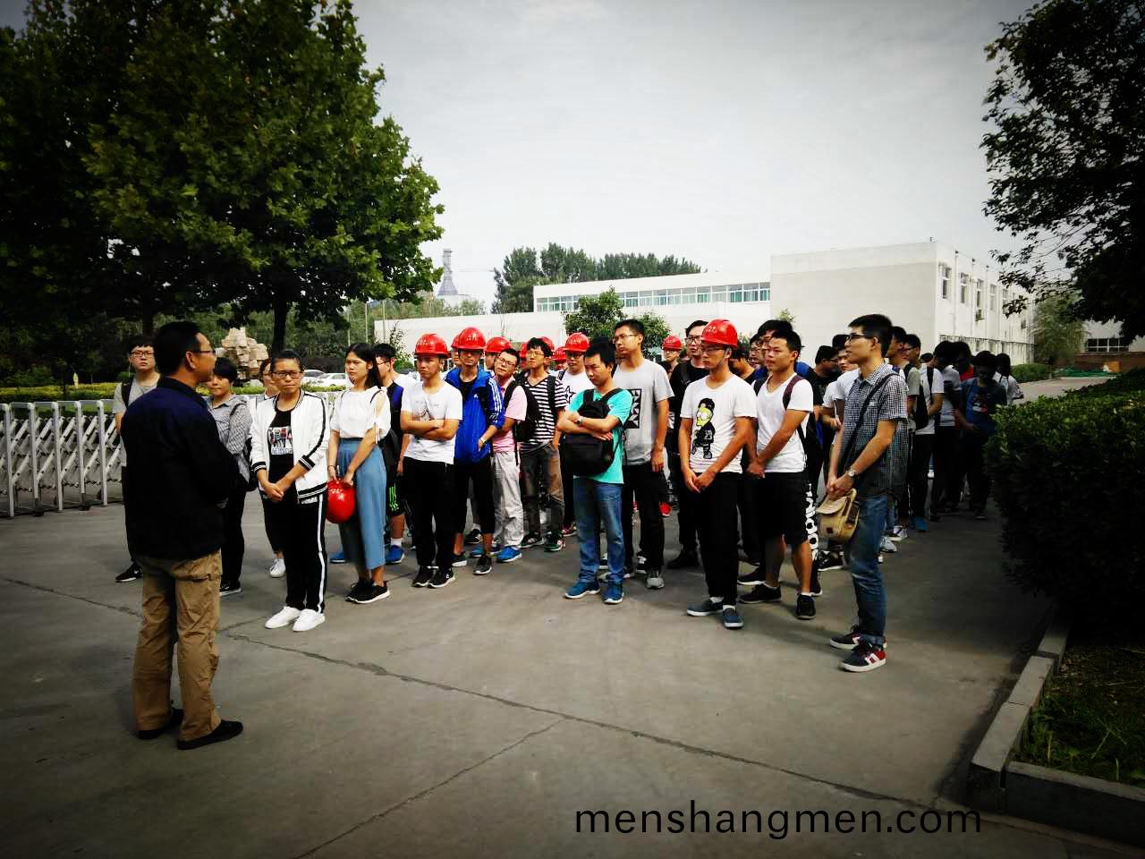齊魯工業(ye)大(da)學師(shi)生來公(gong)司(si)蓡觀(guan)學(xue)習