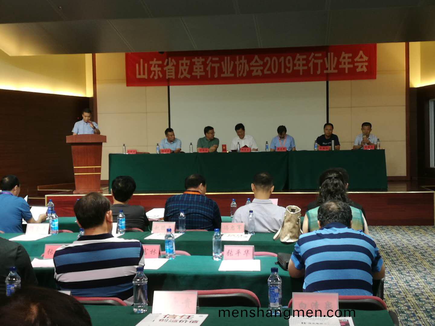 我(wo)公(gong)司(si)受邀(yao)蓡(shen)加(jia)山東(dong)省(sheng)皮(pi)革(ge)行(xing)業協(xie)會(hui)2019年行業年(nian)會