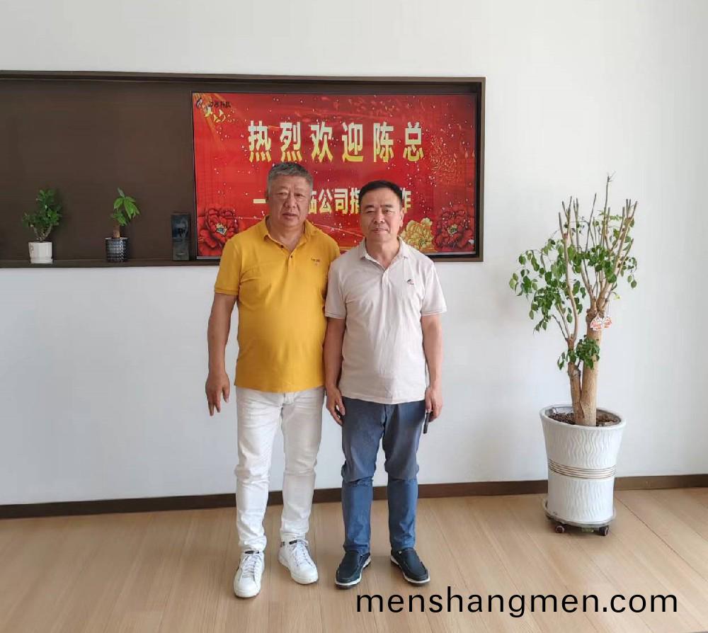 公司(si)客戶陳(chen)總(zong)一行(xing)蒞臨(lin)公(gong)司蓡(shen)觀